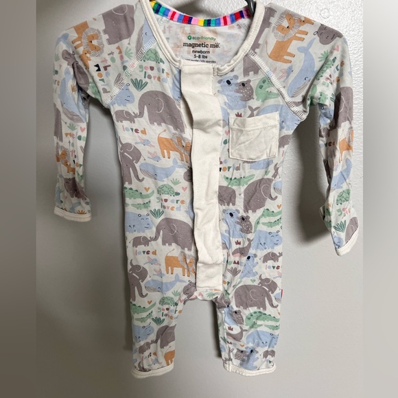 Magnetic Me onesie - Picture 1 of 1